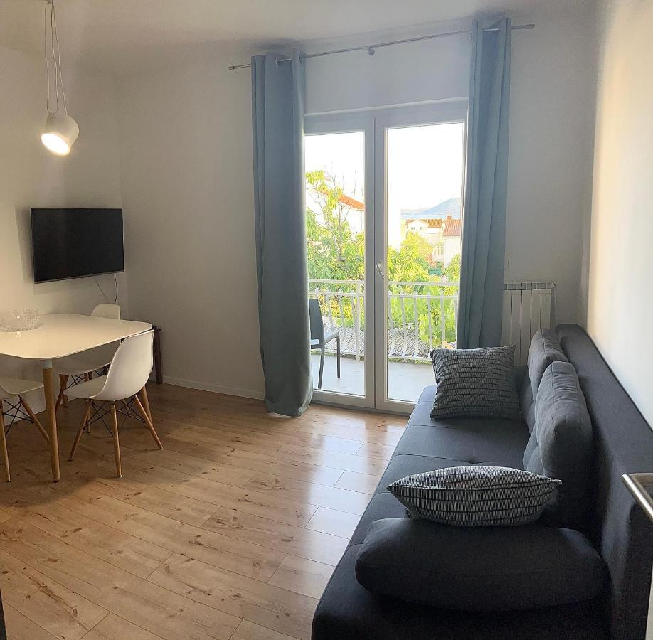 Apartment Udovicic Vodice Esterno foto