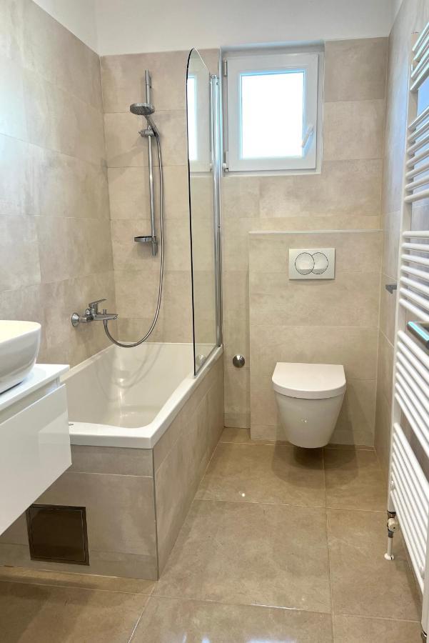 Apartment Udovicic Vodice Esterno foto