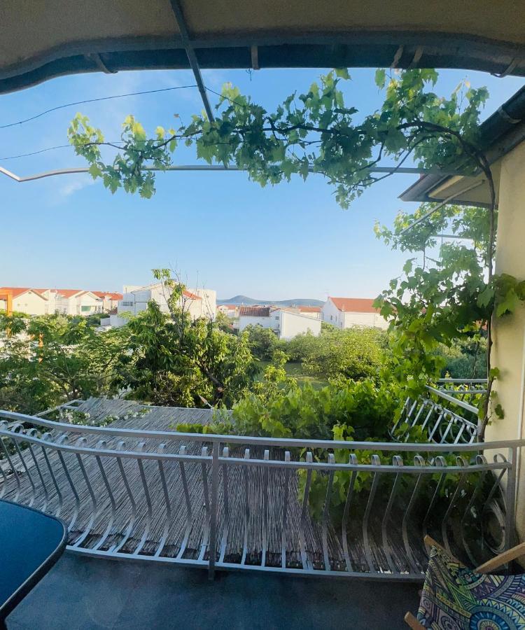 Apartment Udovicic Vodice Esterno foto
