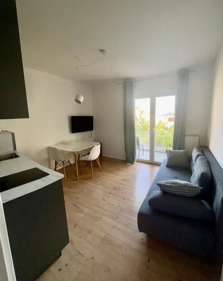 Apartment Udovicic Vodice Esterno foto