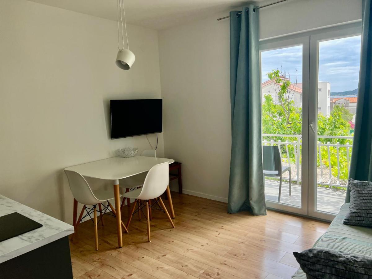 Apartment Udovicic Vodice Esterno foto