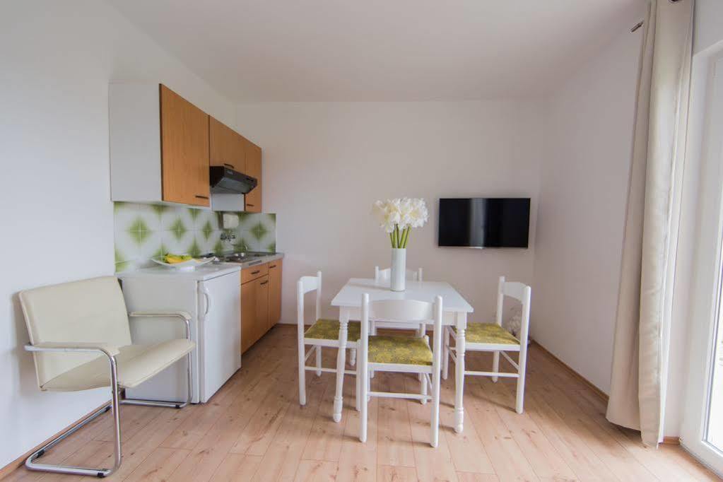 Apartment Udovicic Vodice Esterno foto