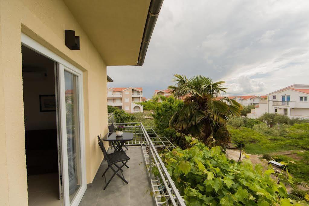 Apartment Udovicic Vodice Esterno foto